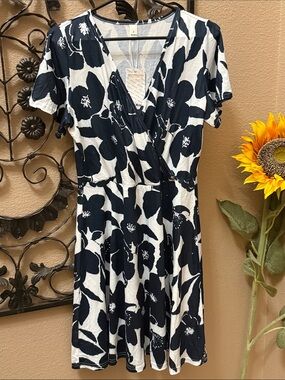 RUMIA  Navy and White Floral Wrap-Front Midi Dress NWT Size L